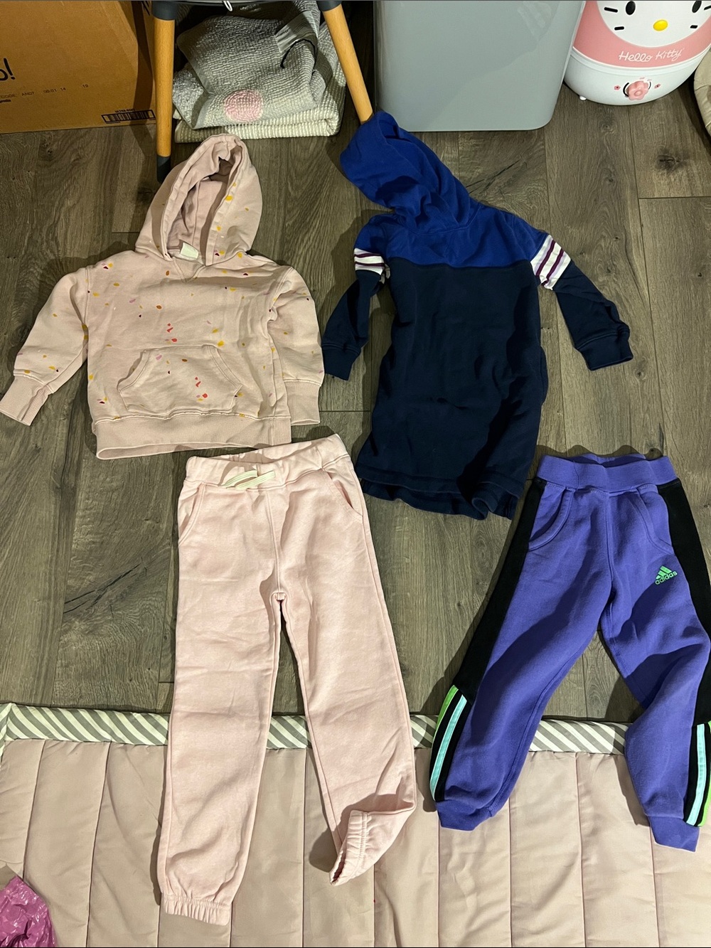 Girls 4pcs size 5 mixed hoodies + sweatpants